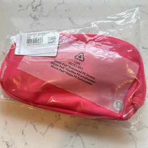 NWT Lululemon everywhere belt bag in Lip Gloss 💞